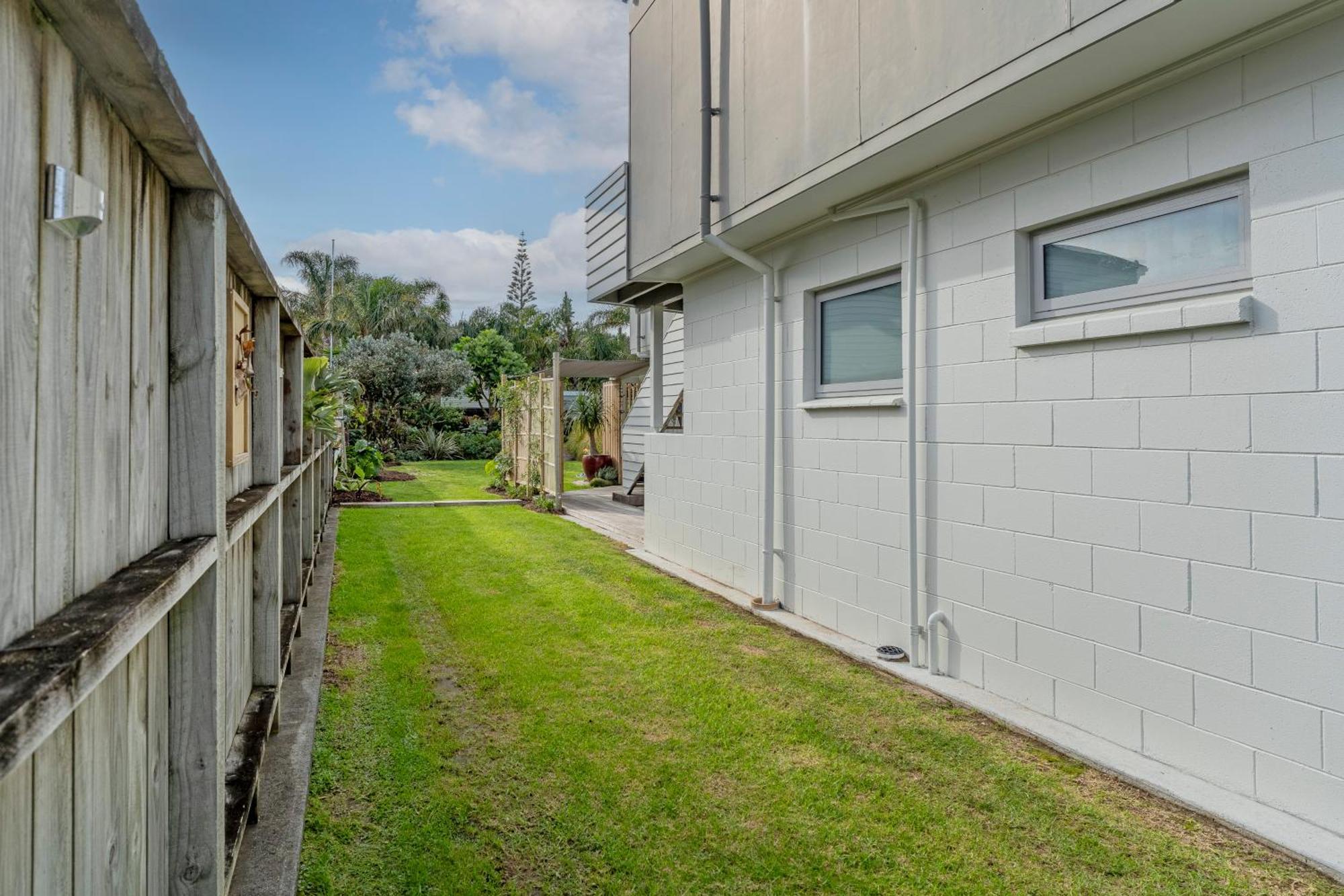 Coast Awhile - Whangamata Holiday Home Екстер'єр фото