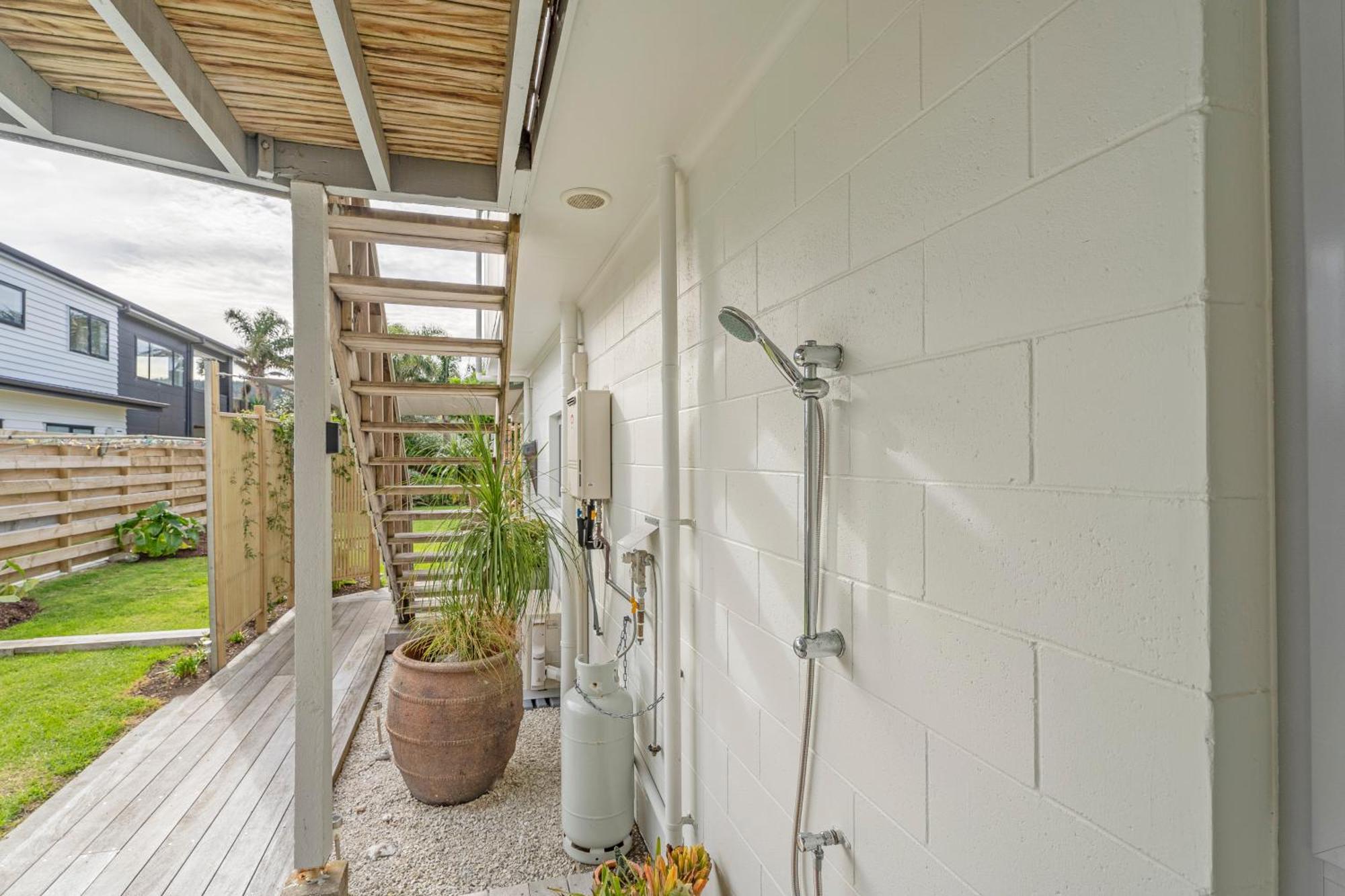 Coast Awhile - Whangamata Holiday Home Екстер'єр фото