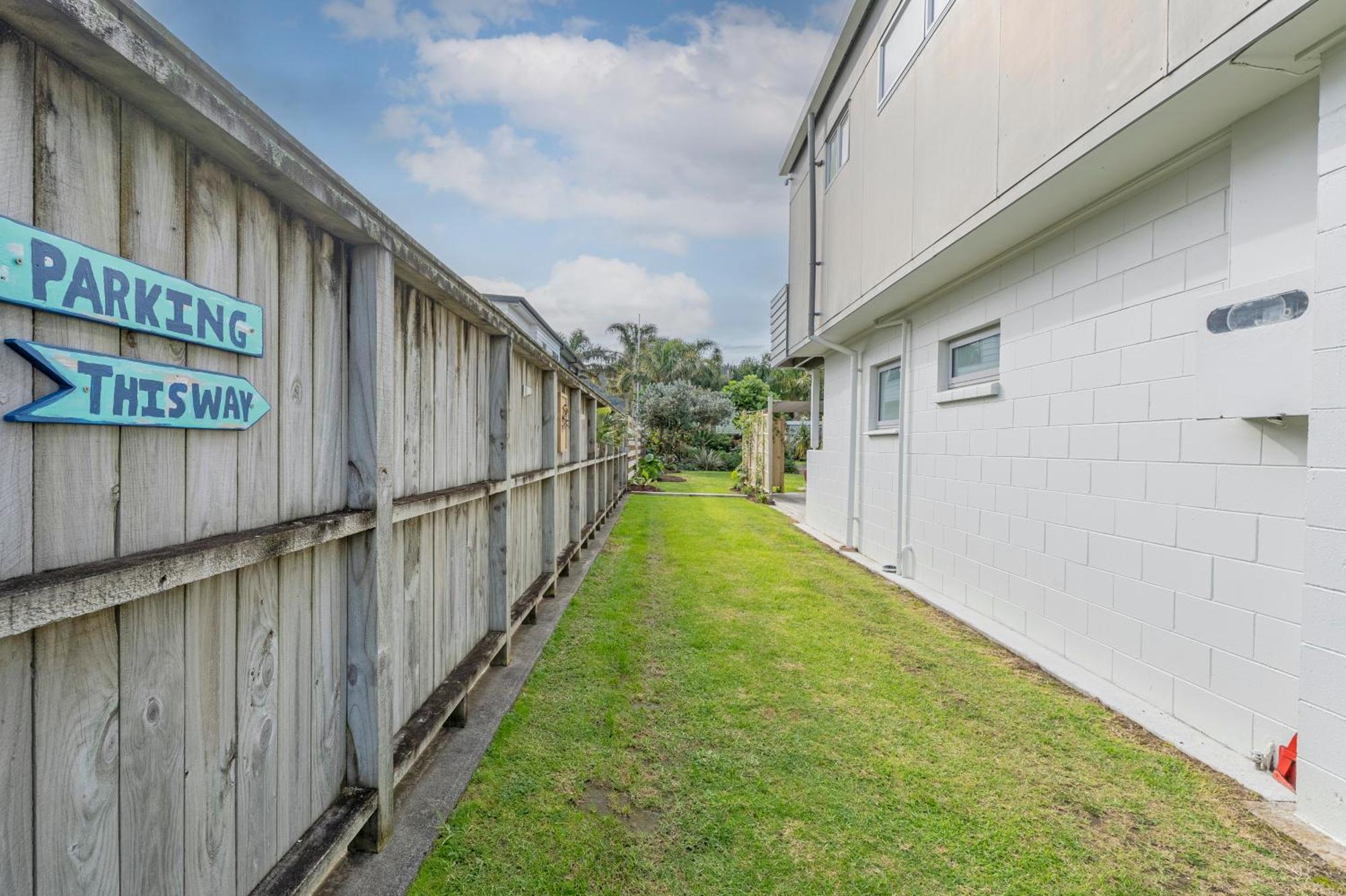 Coast Awhile - Whangamata Holiday Home Екстер'єр фото