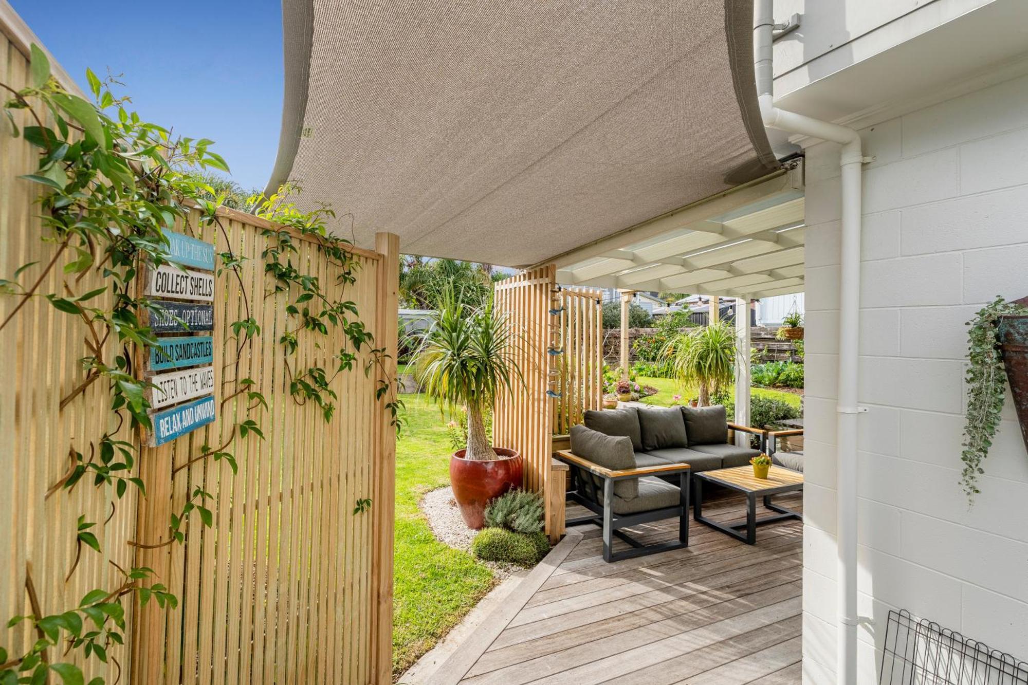 Coast Awhile - Whangamata Holiday Home Екстер'єр фото