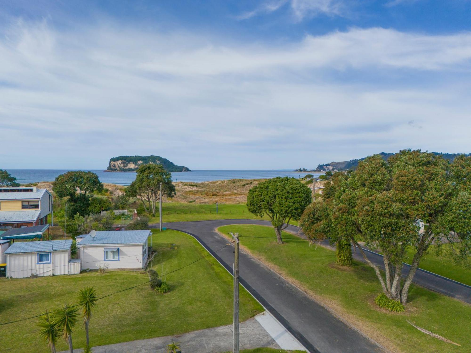 Coast Awhile - Whangamata Holiday Home Екстер'єр фото
